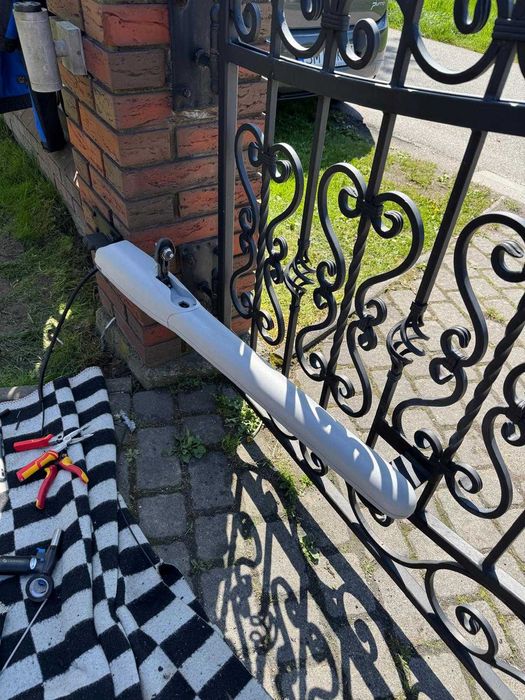 Napędy do bram - Monitoringi - Wideodomofony - Domofony - Sieci