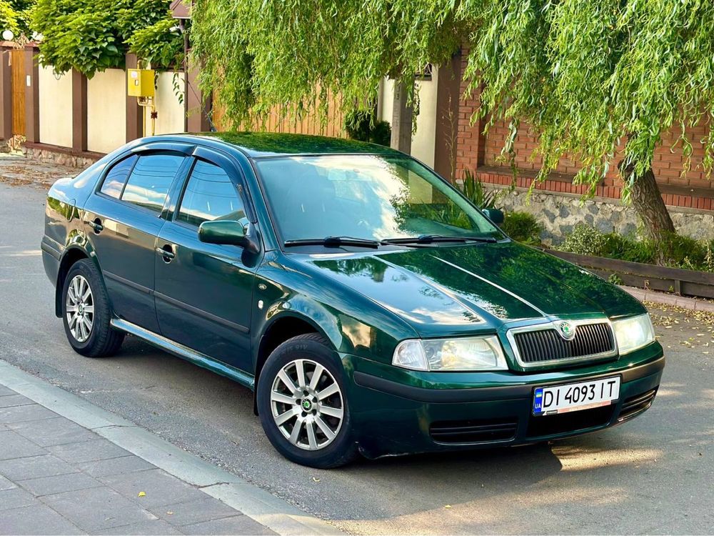 Продам хорошу машину Шкода Октавія 1.8 газ бензин