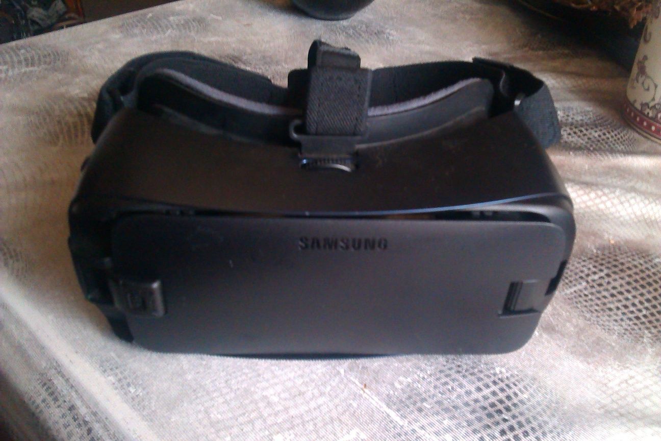 Очки виртуальной реальности SAMSUNG Gear VR