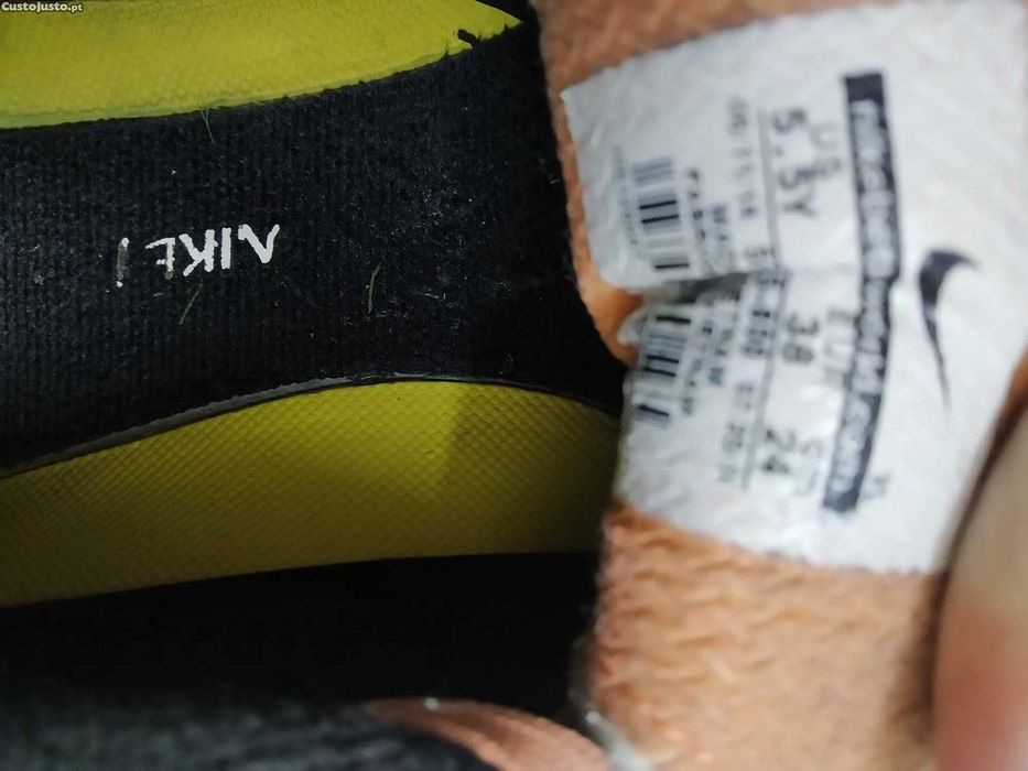 ***2 pares chuteiras nike, 38 desocupar***