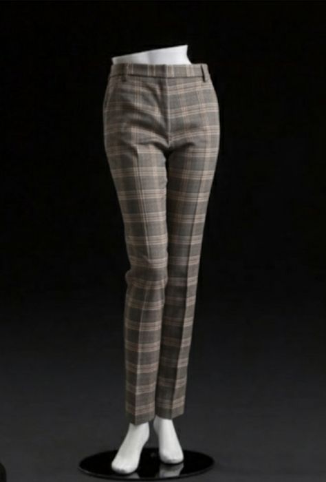 Calças Zara, em fazenda fininha