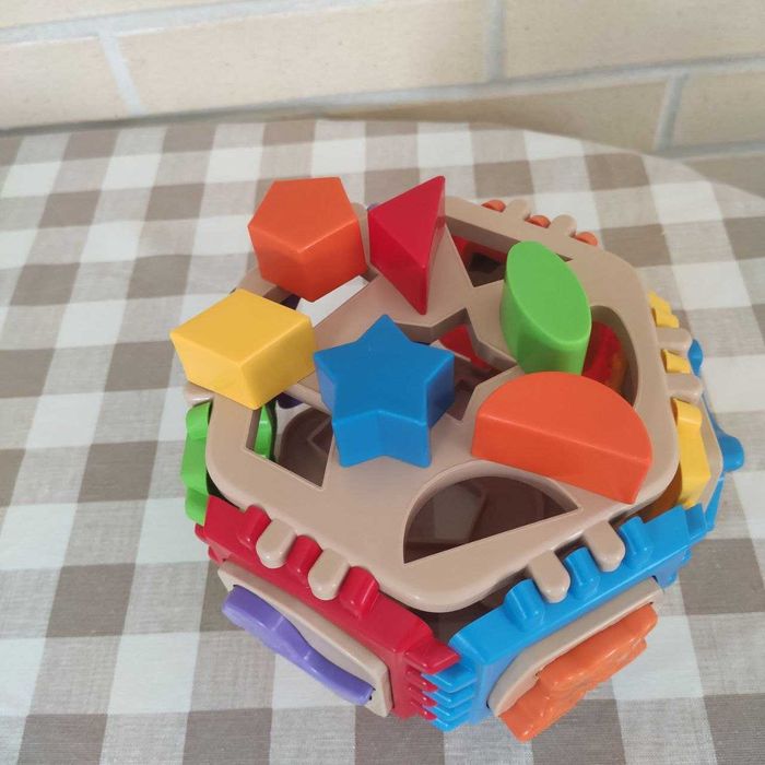 Розвиваюча іграшка сортер