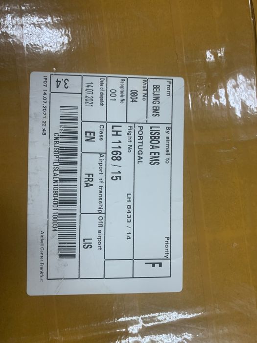 Candeeiro estilo nórdico ainda embalado.