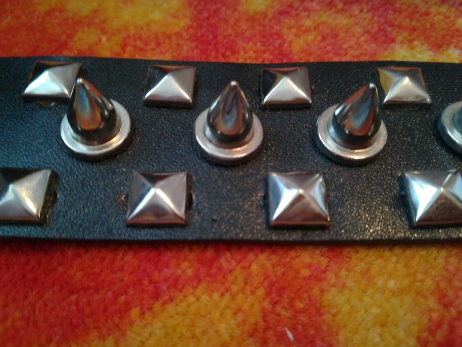 Bransoletka czarna  ćwieki srebrne pieszczocha dla fanów metalu