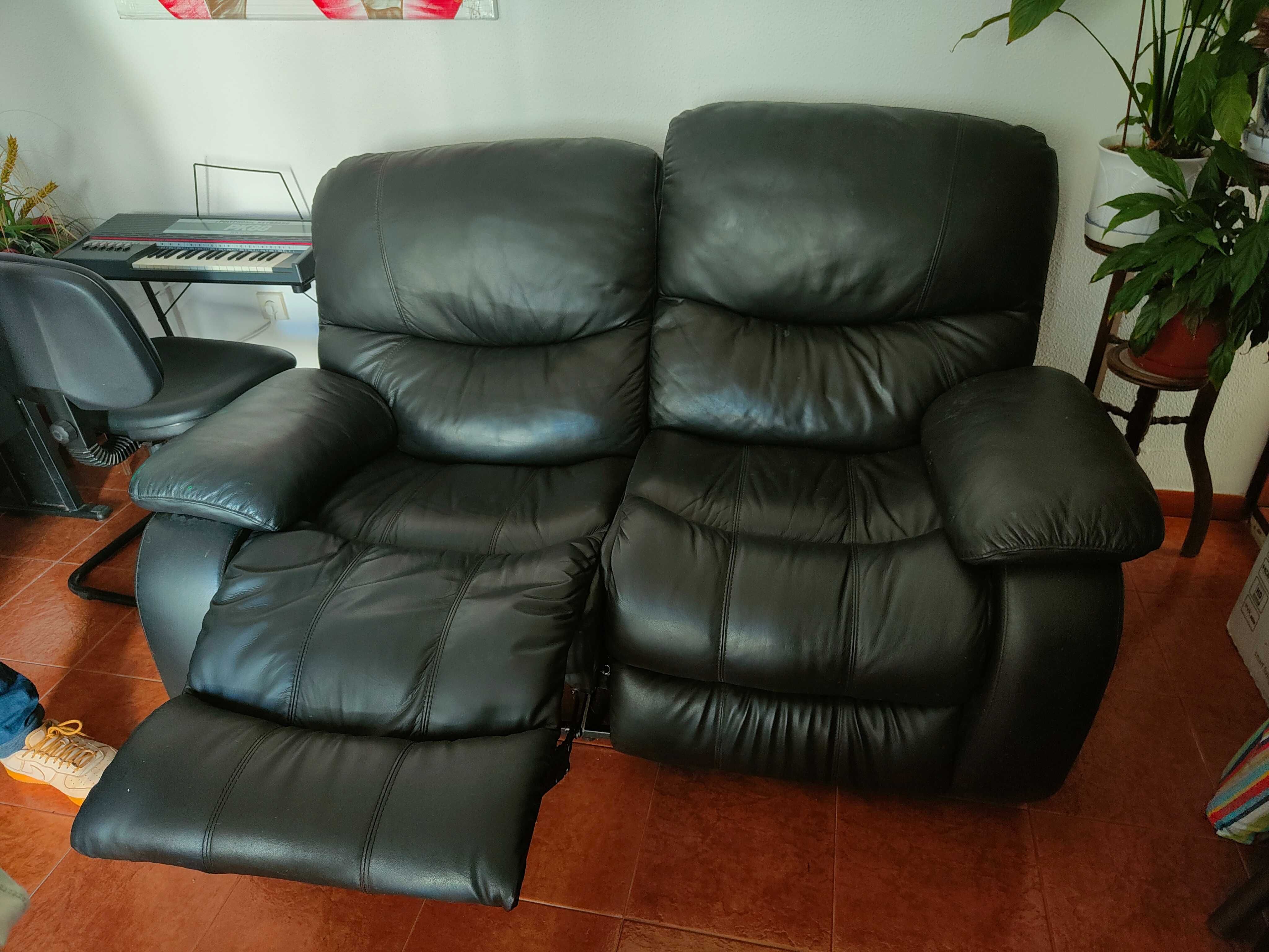 Sofá de pele preto
