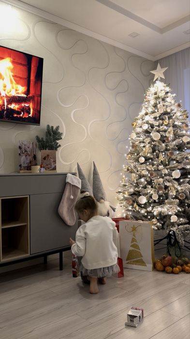 Ялинка штучна з іграшками