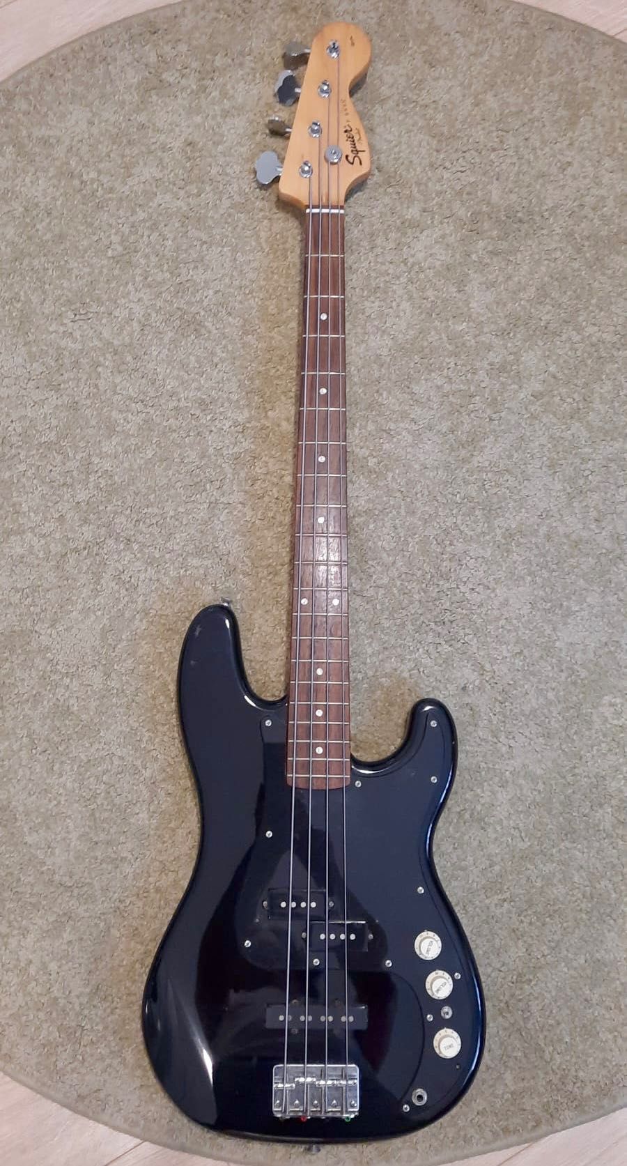 Baixo Fender Squier