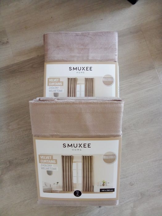4 beżowe zasłony welurowe na taśmie z tunelem 140/250cm Smukee