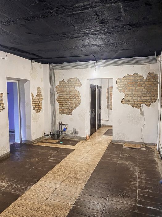 Оренда комерційного приміщення з літнім майданчиком