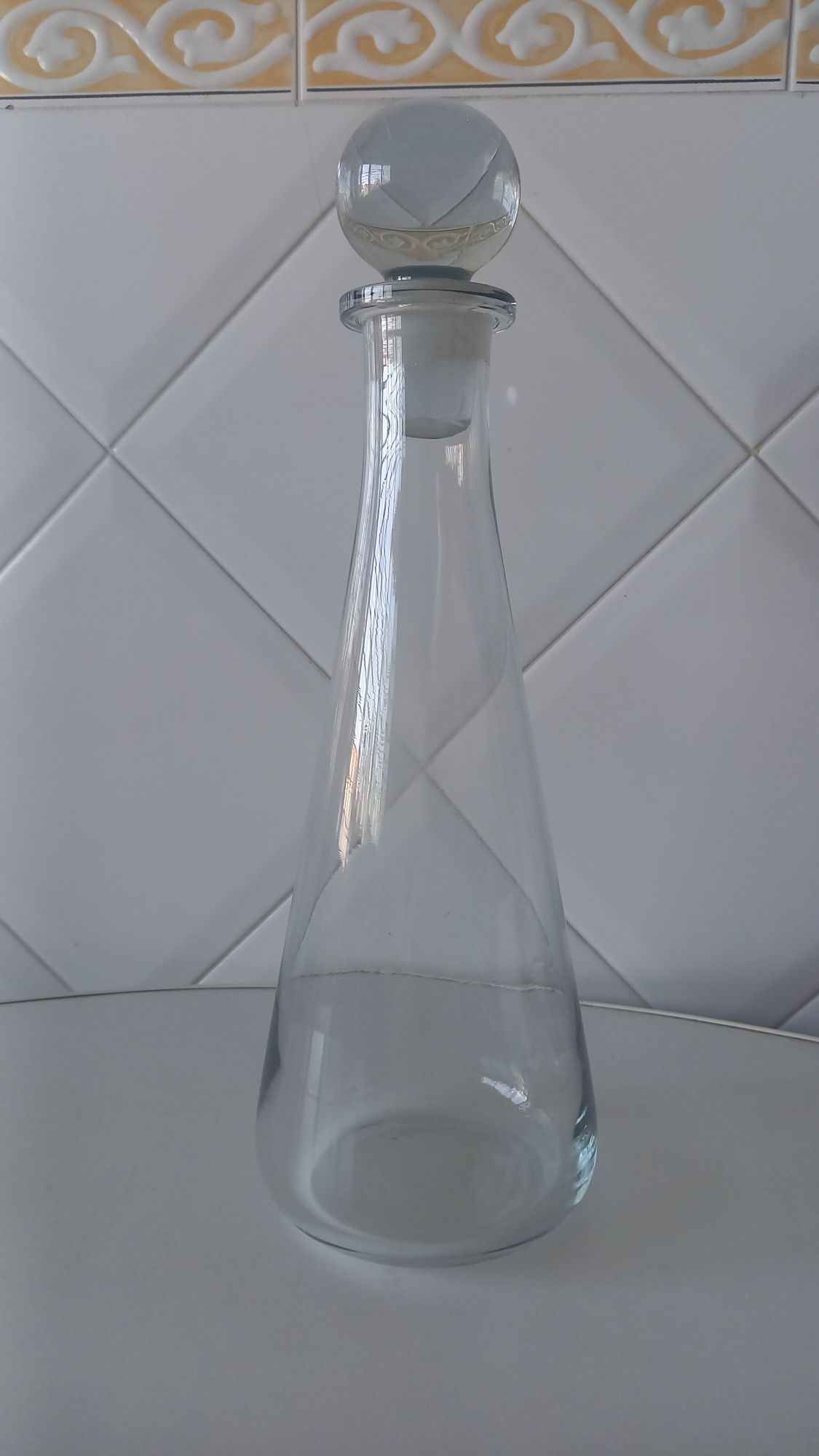 Garrafa de cristal antiga