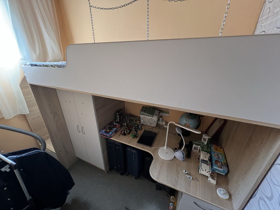 Дитяче ліжко горище з шафою, письмовим столом