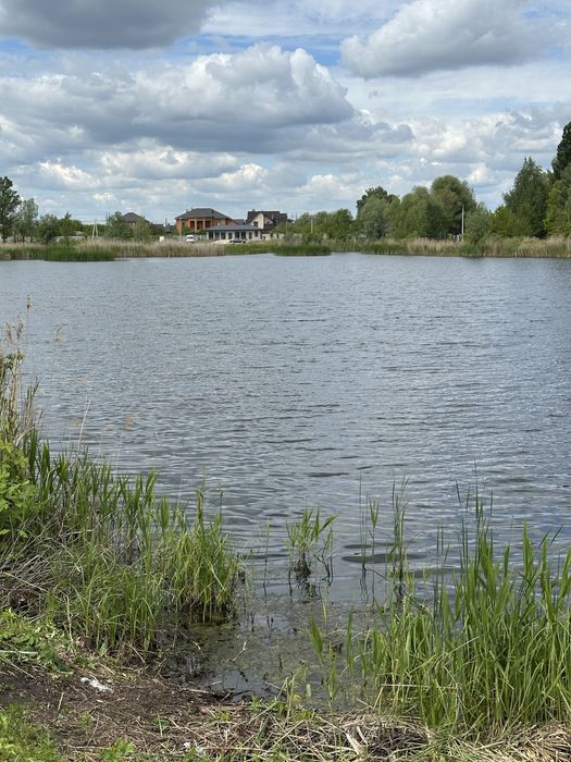 Будинок біля озера