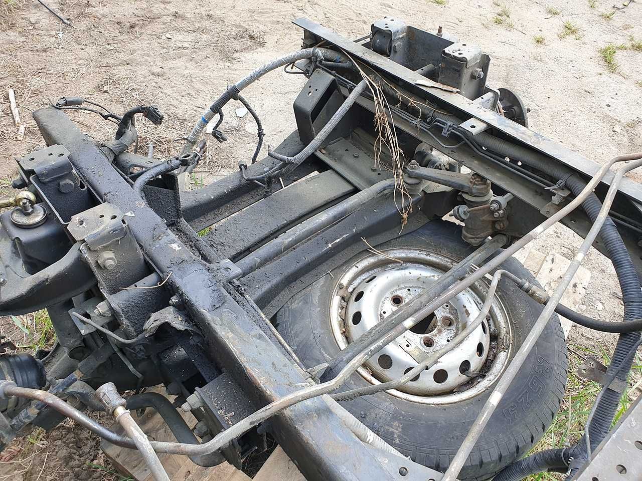 Zawieszenie przednie na części Nissan Cabstar 3.0 02-06