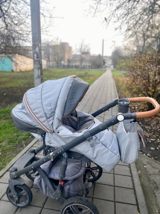 Продам детскую коляску 2 в 1