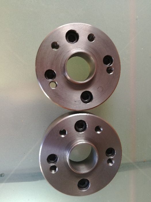 Dystanse zmieniający rozstaw śrub 5x120 na 5x130 VW TOUAREG