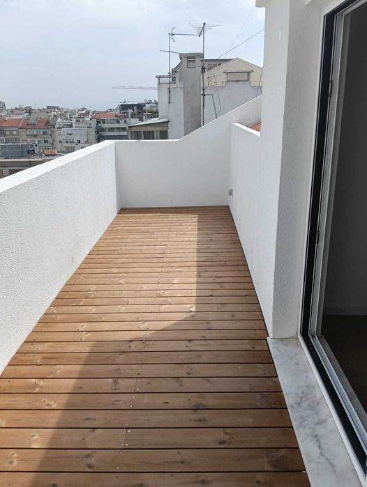 Fantástico T1 em Lisboa com Varanda e Muita Luz Natural