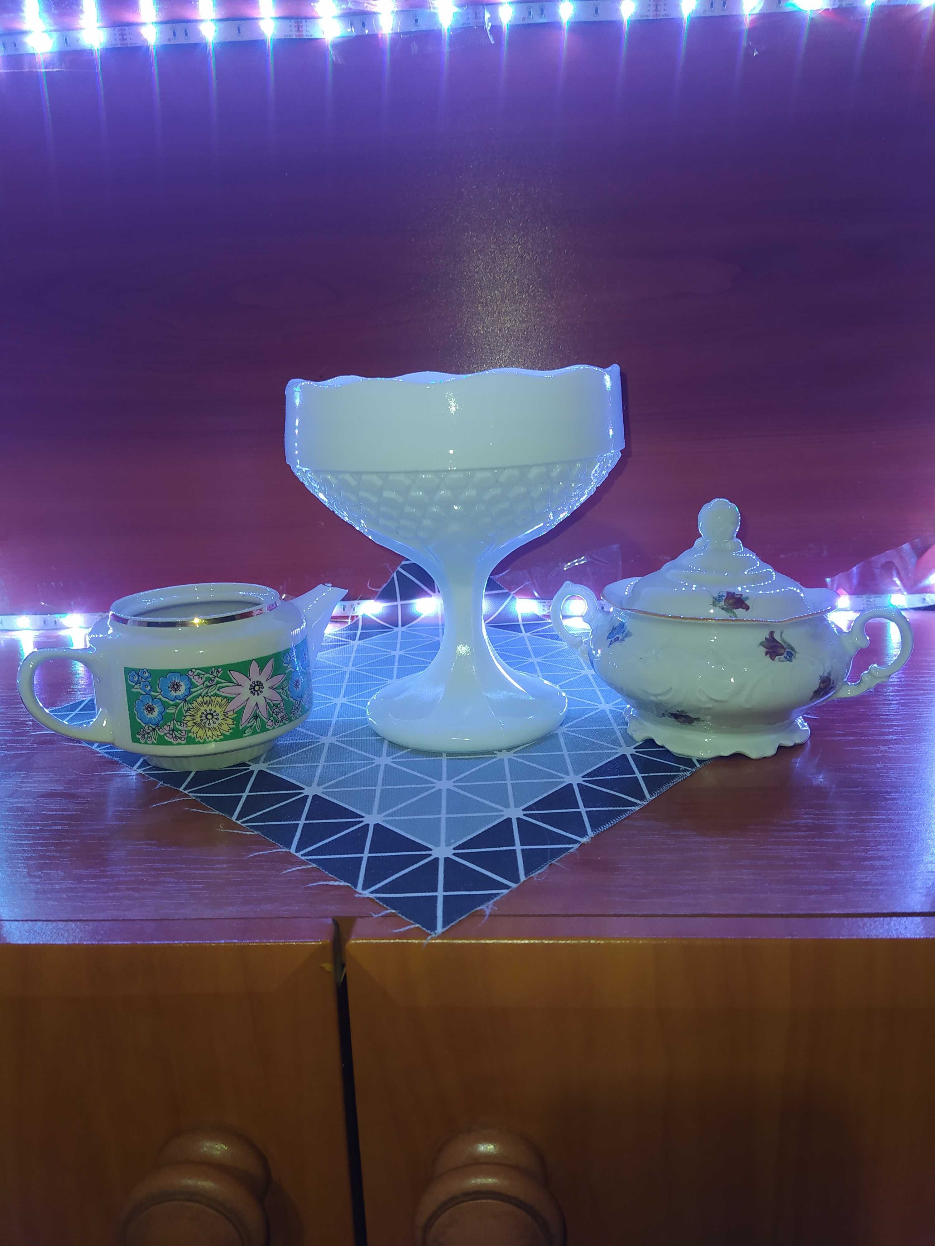 Sprzedam porcelanę i półmiski stare PRL.