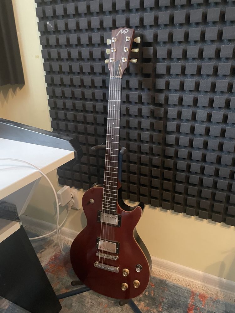 Продам майстрову електрогітару Les Paul на звукачах Gibson 57’