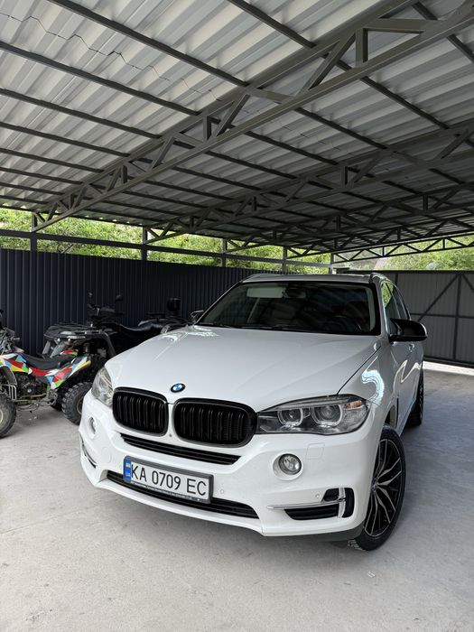 Офіційний автомобіль Bmw X5 2017 F15 в бронеплівці та рідній фарбі
