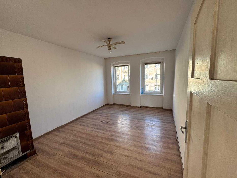 Oddzielna kuchnia. Na 2 strony pokoje nie przechodnie, nowa elewacja