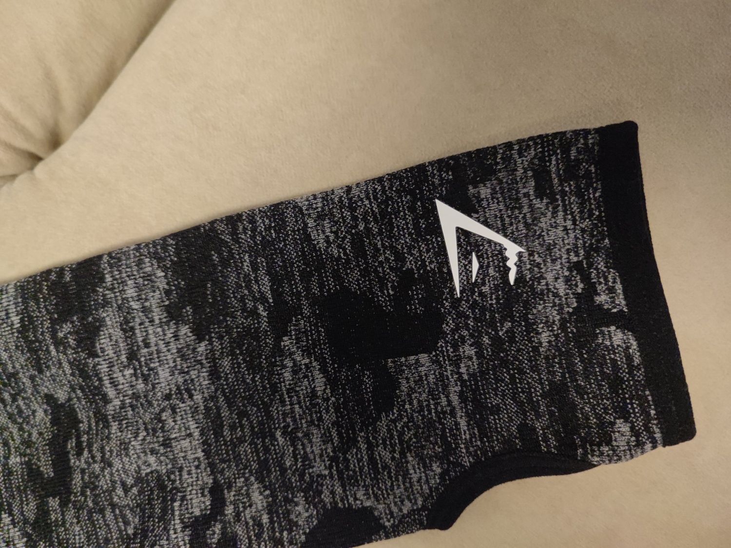 Gymshark Rashguard Longsleeve czarny Camo
