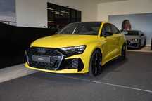 Audi RS3 Sportback Pakiet stylistyczny RS w kolorze czerwonym, Pakiet Komfort pro