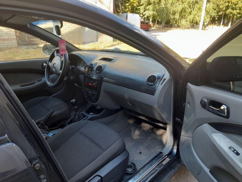 Шевролє Лачетті продам