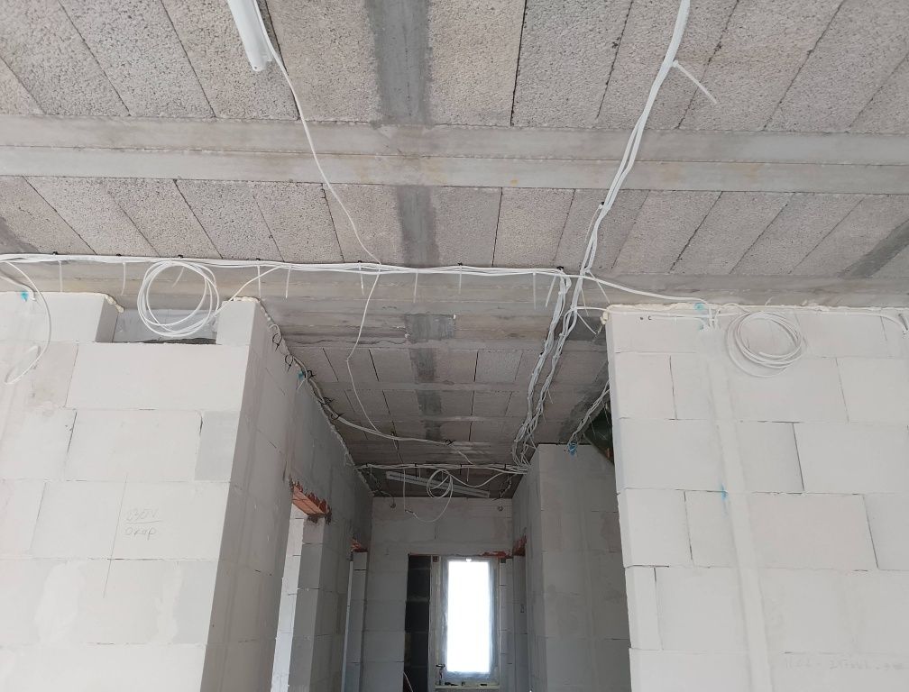 Usługi Elektryczne, Elektryk