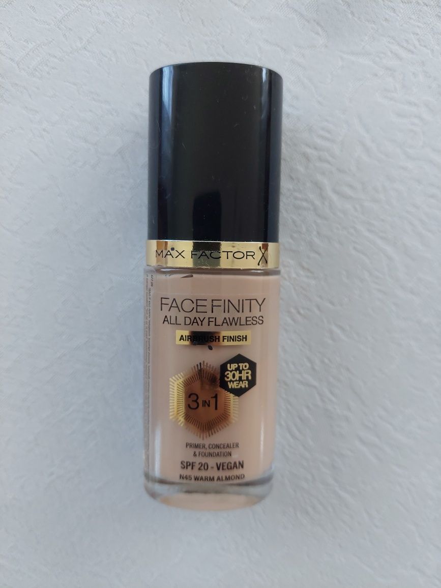 Sprzedam podkład Maxfactor Facefinity 45 warm almond