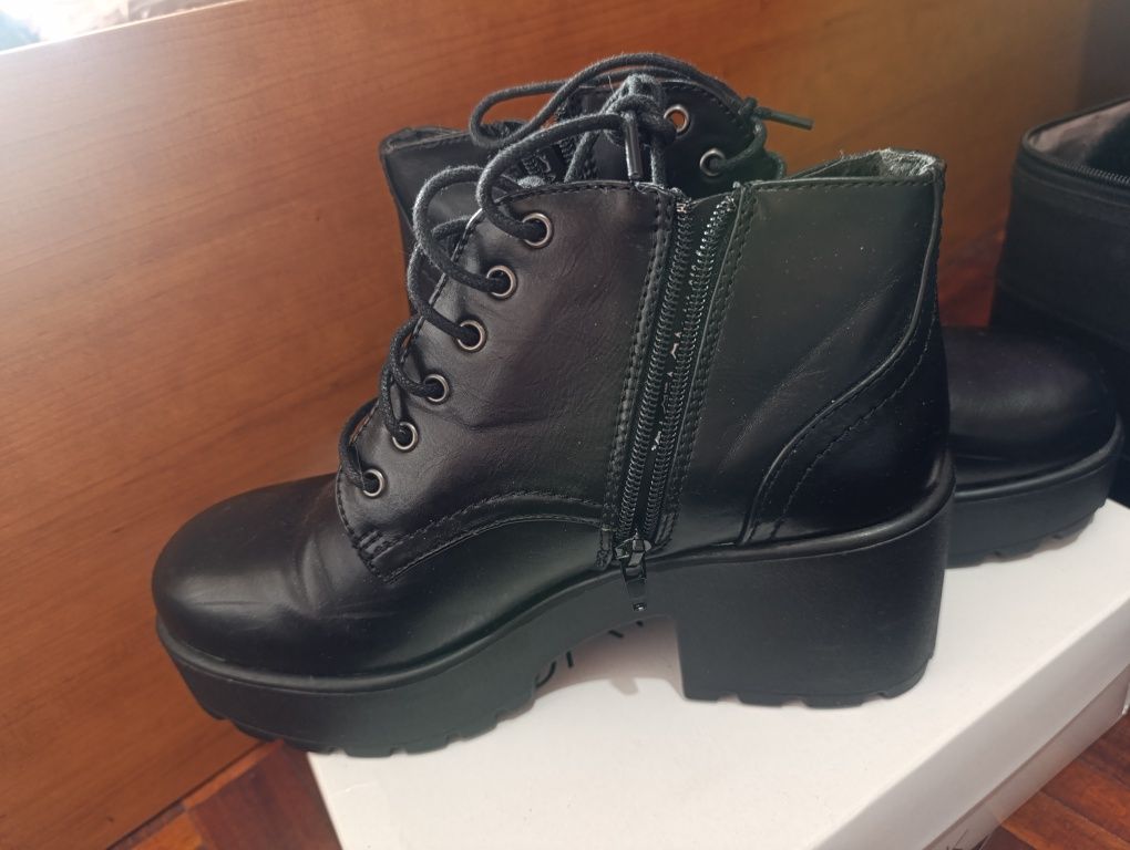 Botins com salto