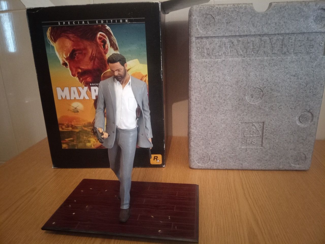 Max painel figure