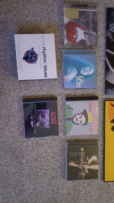 Discos de vinil e CD