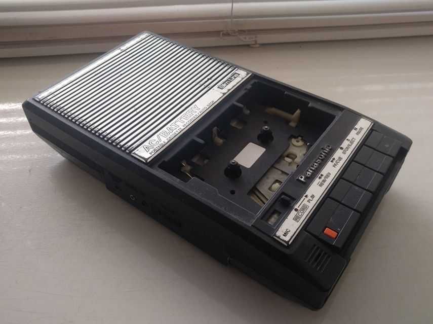 Кассетный магнитофон Panasonic RQ-2104