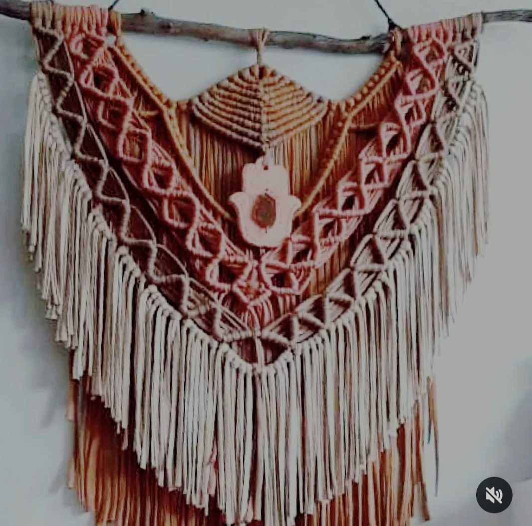 Macramé novo bonito com mão hamsa e cristal