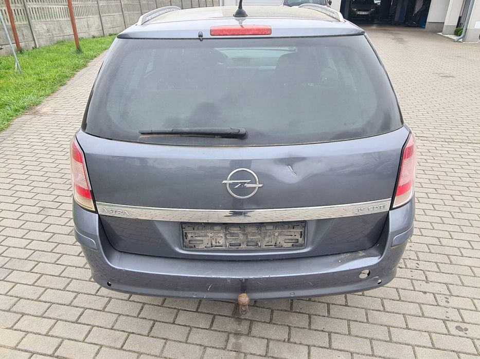 Klapa bagażnika kompletna Opel Astra H kombi Kod Lakieru Z155