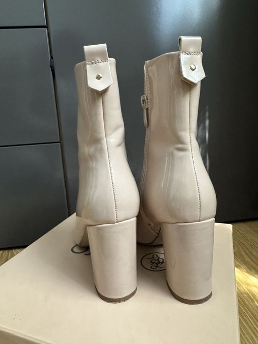 Ботинки бежеві 38 розмір