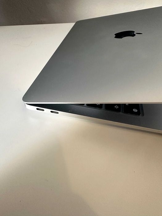 MacBook Air M1 13.3" / 8GB RAM / 256GB SSD