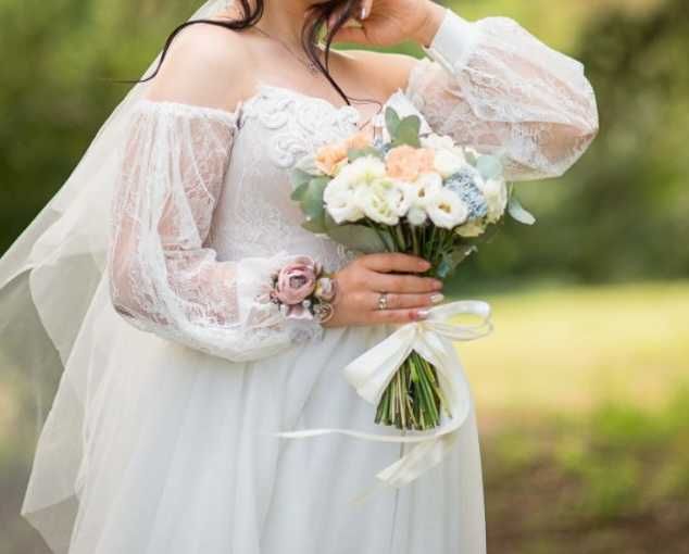 Весільна сукня максі з мереживними рукавами та декольте m-l