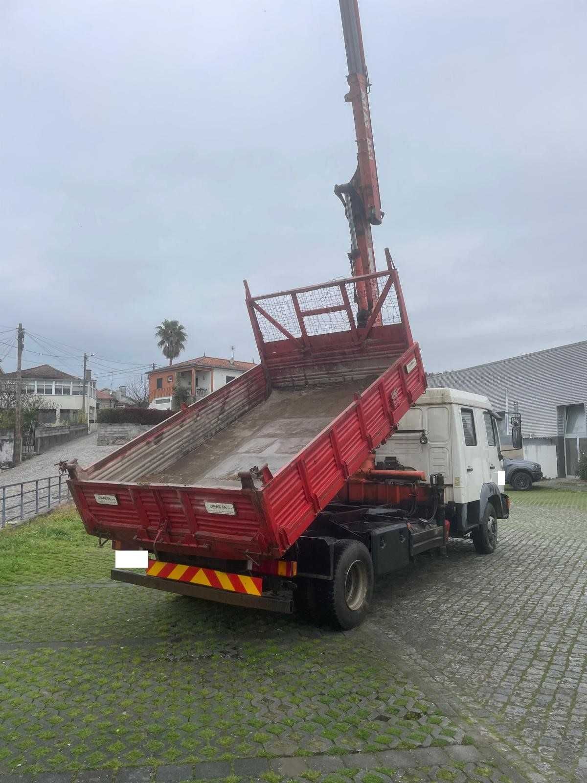 Camião MAN Pesado Tribasculante com grua