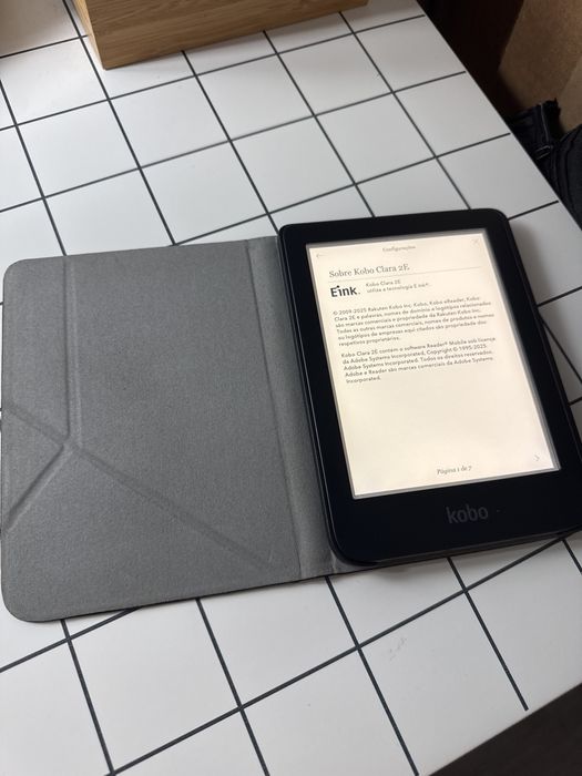 Kobo Clara SE com capa