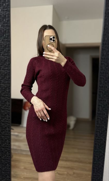 Сукня в трендовому кольорі «Бургунді»