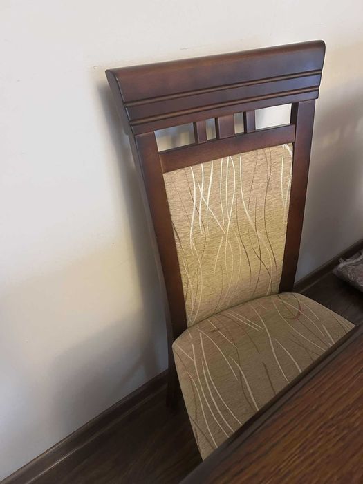 Drewniany stół z 6 krzesłami