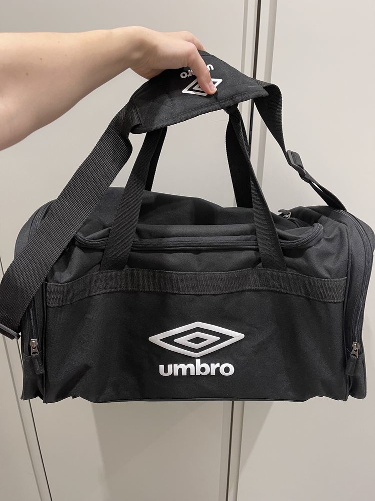 Продам спортивну сумку Umbro