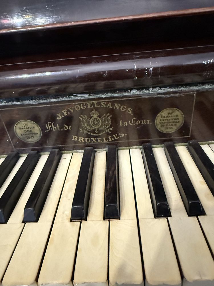Piekne zabytkowe pianino 1847  antyk