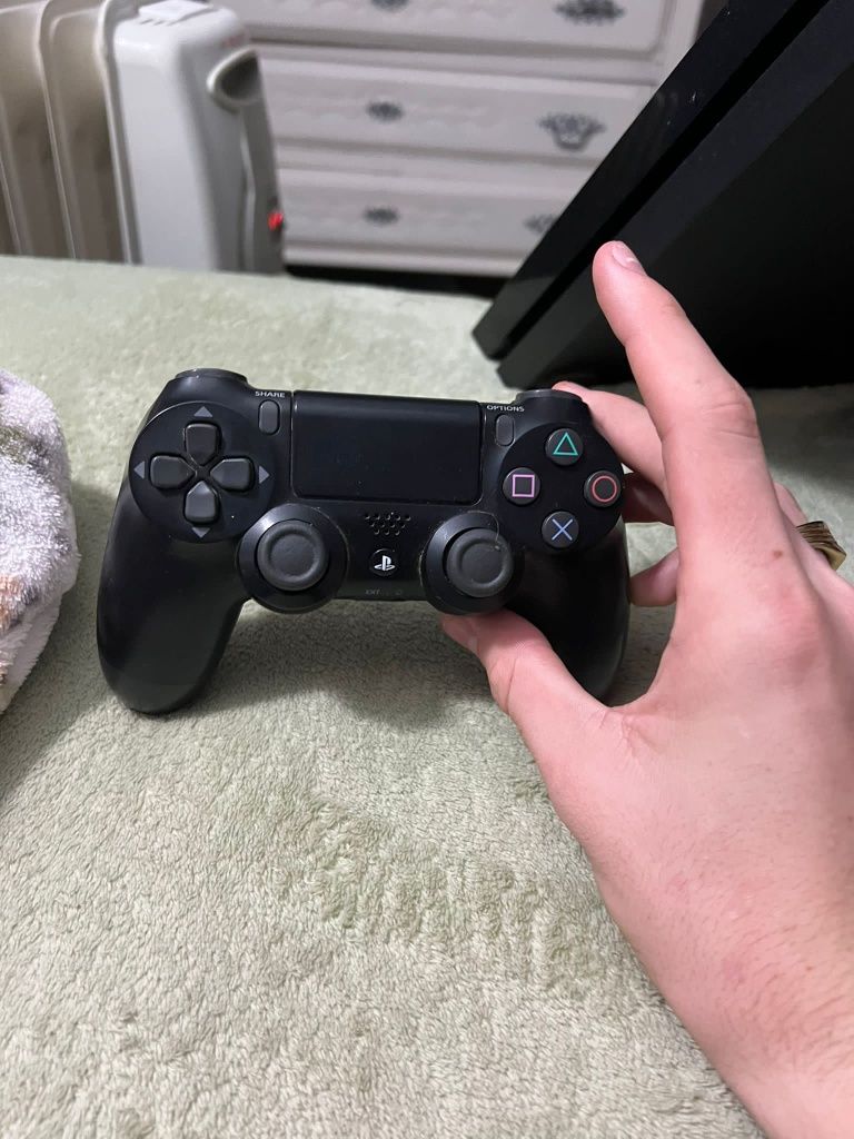 Playstation 4 com comando