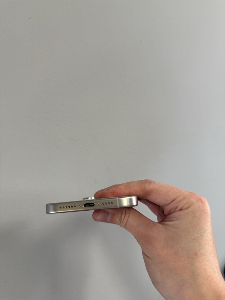 Б/у Iphone 15 Pro Max 512 White Titanium зовнішній стан 10/10
