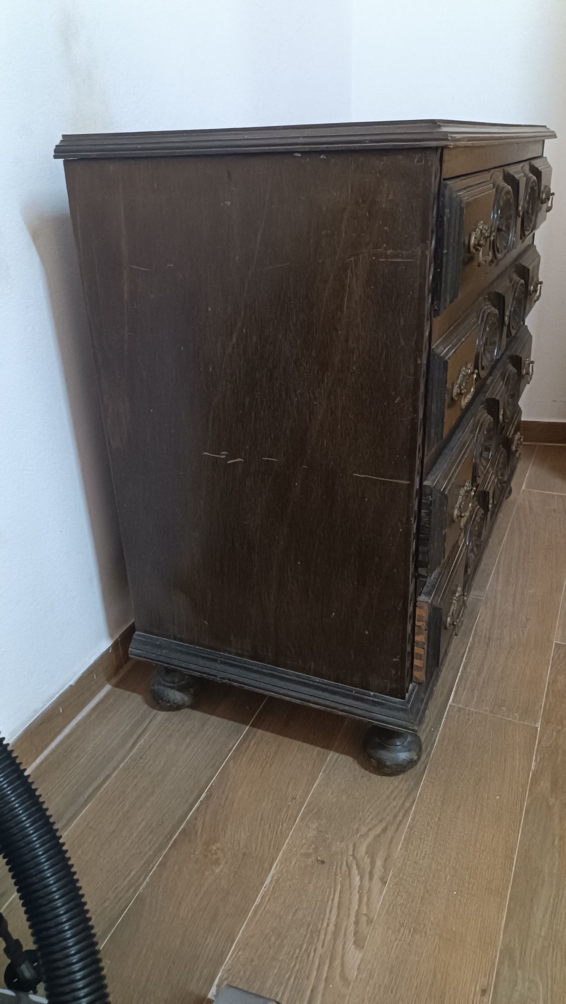 Vendo cómoda em mogno
