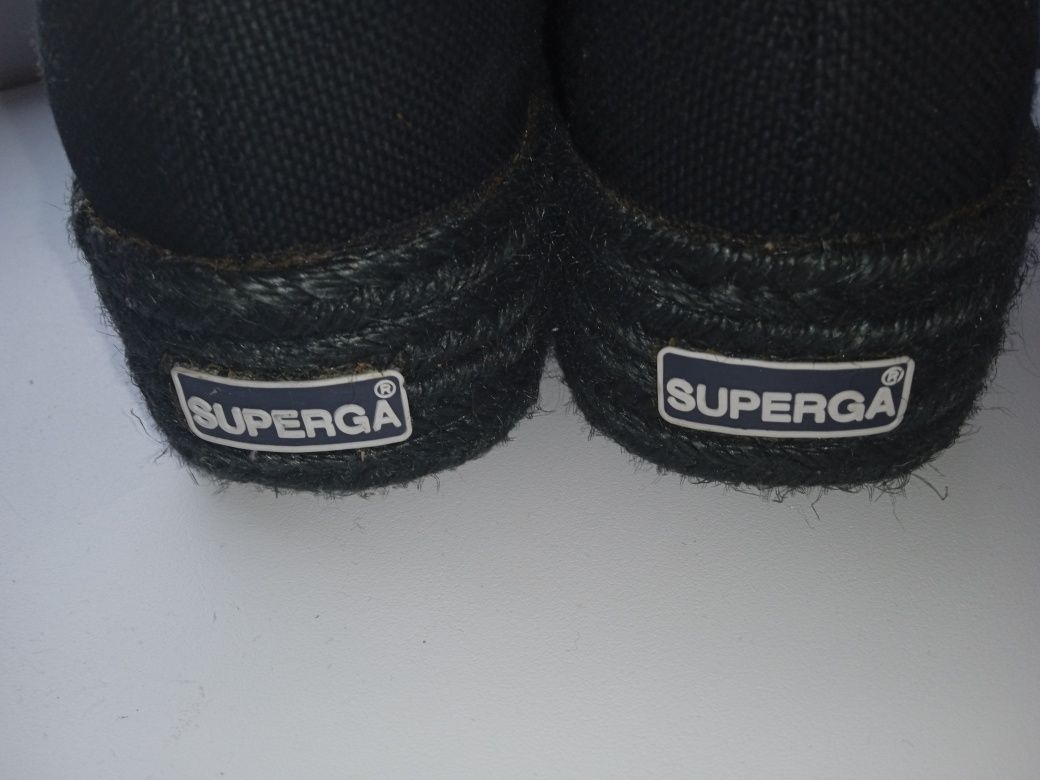 кросівки фірма "SUPERGA"