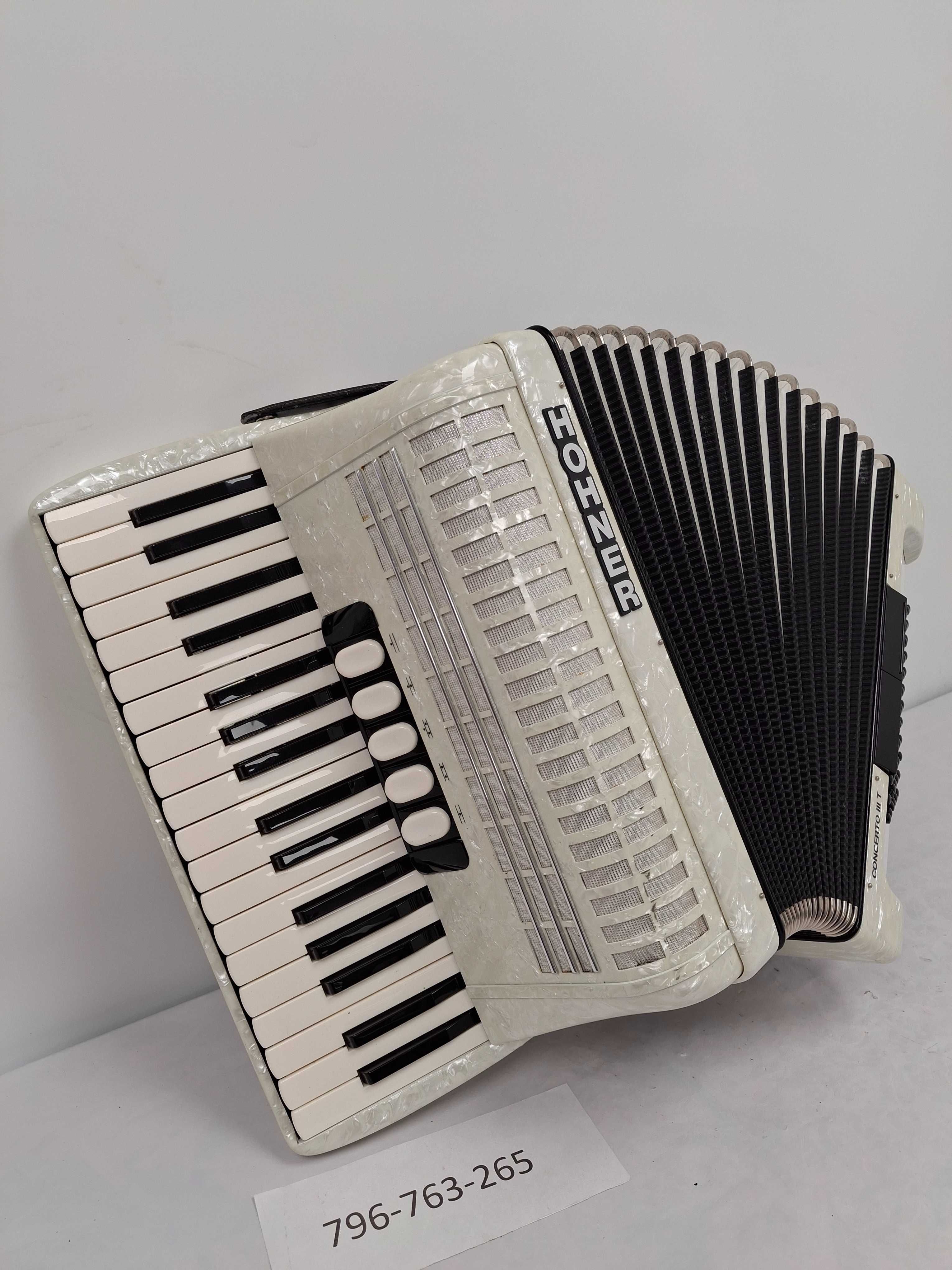 Akordeon Hohner Concerto III T ,bdb stan 72 basy,3 chóry, zamiana !!!