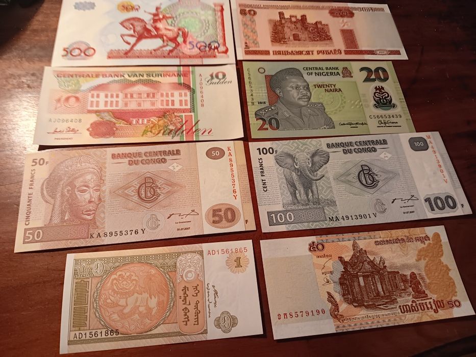 Vendo notas novas e estrangeiros